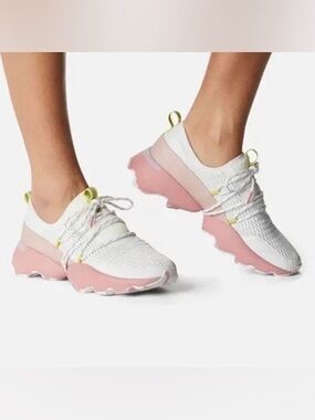 White & pink kinetic sneaker Sorel